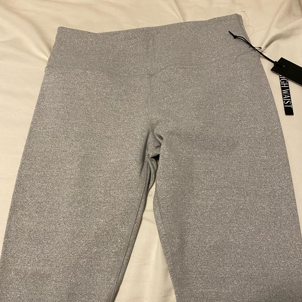 L Women’s Capri Kyodan Leggings